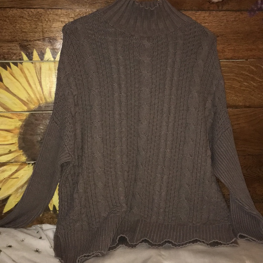 Old navy cable knit sweater